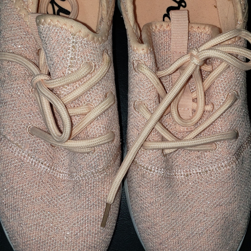 Very G "Lilliana" Blush Pink Sneakers w/Silver Sparkles Size 10 - Picture 4 of 10